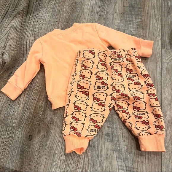 Hello Kitty Two Piece Set - Picture 5 of 5